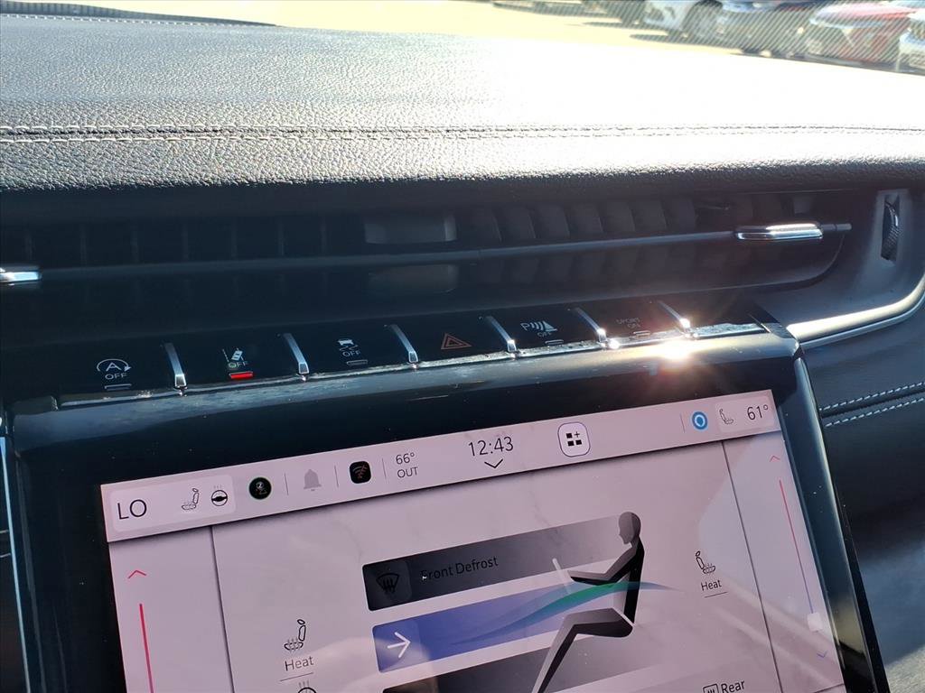 Used 2025 Jeep Grand Cherokee Limited w/ Black Appearance Package image 17