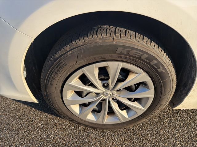 Used 2017 Toyota Camry LE FWD image 4