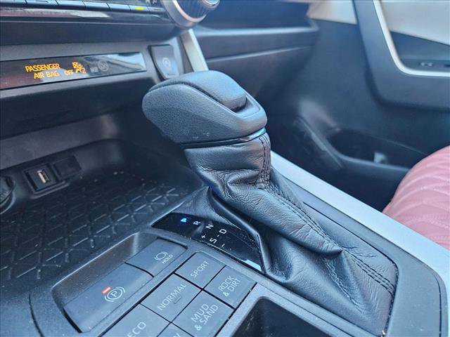 Used 2020 Toyota RAV4 XLE image 7