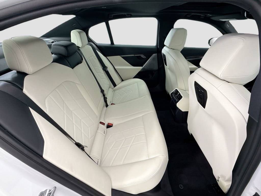 Used 2026 BMW i5 eDrive40 RWD image 21
