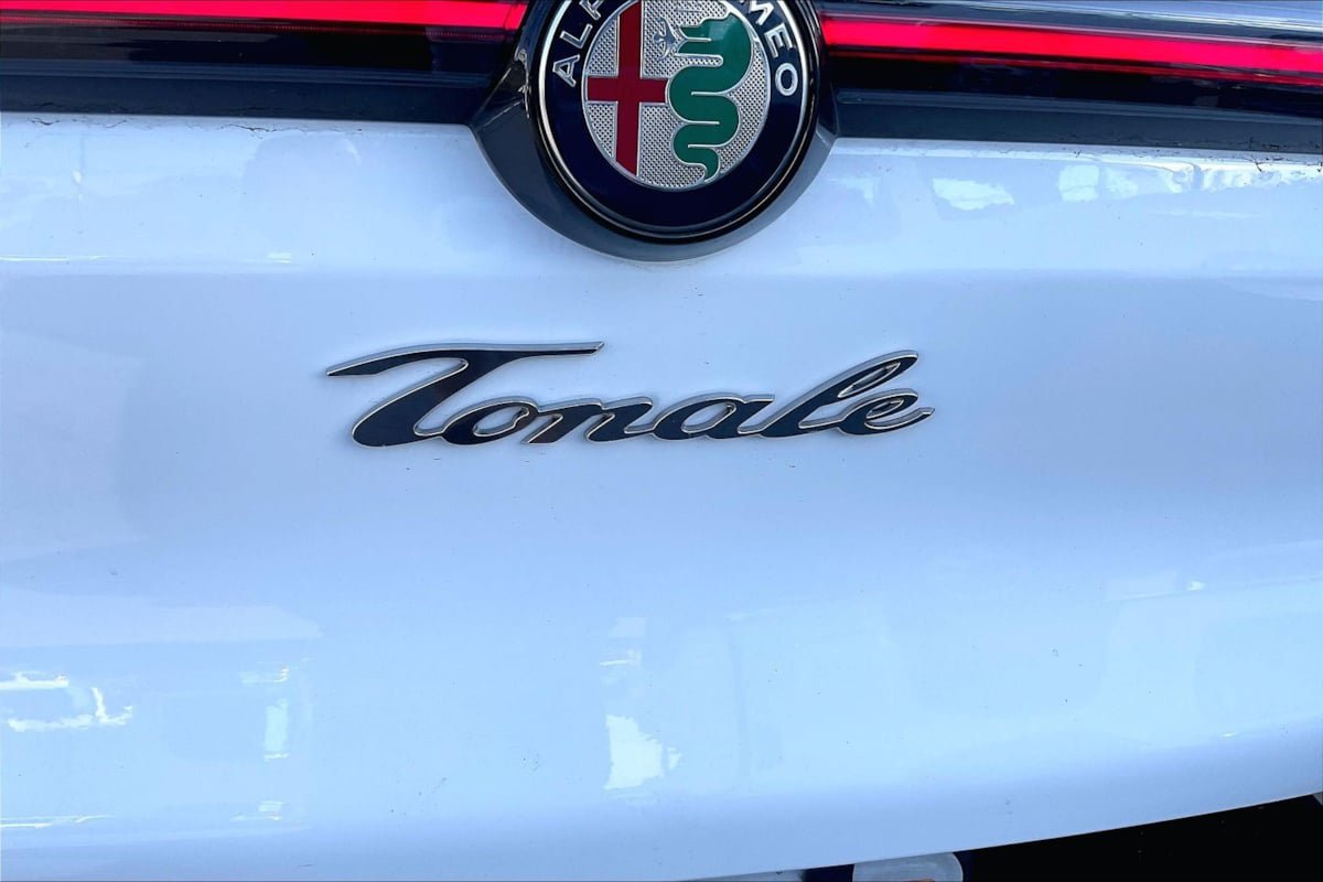 Used 2024 Alfa Romeo Tonale Ti w/ Premium Interior Package AWD/4WD image 8