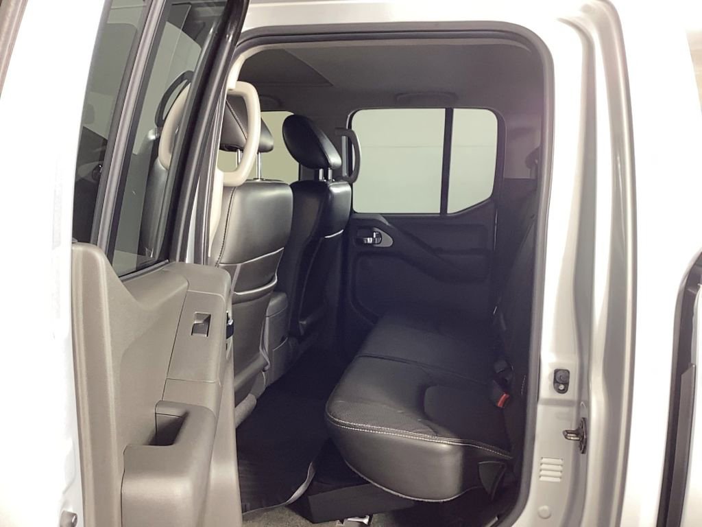 Used 2015 Nissan Frontier PRO-4X image 16