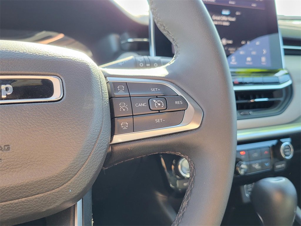 Used 2025 Jeep Compass Limited image 23