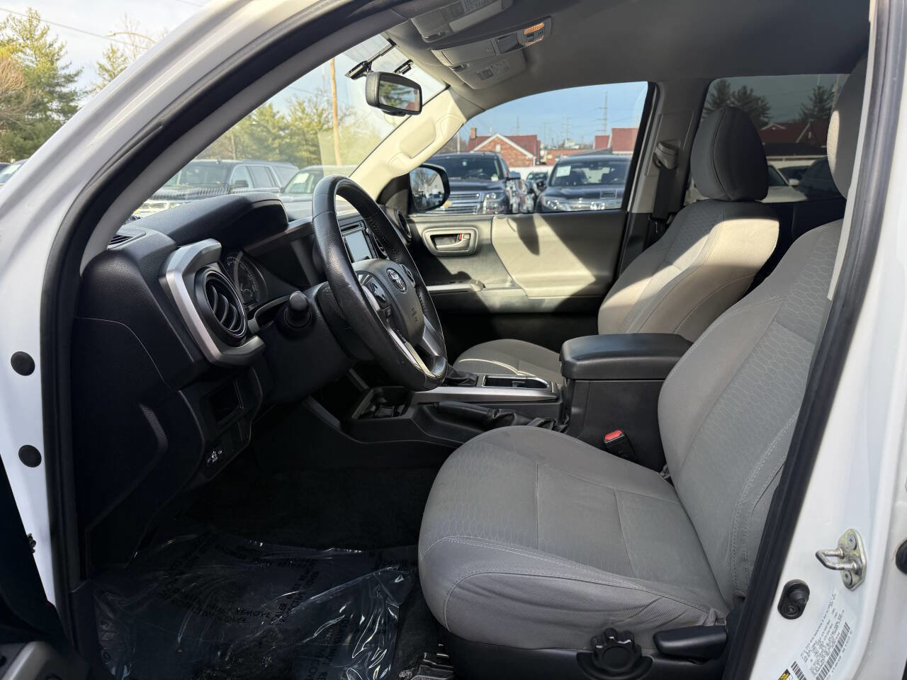 Used 2017 Toyota Tacoma SR5 w/ Exterior Package image 15