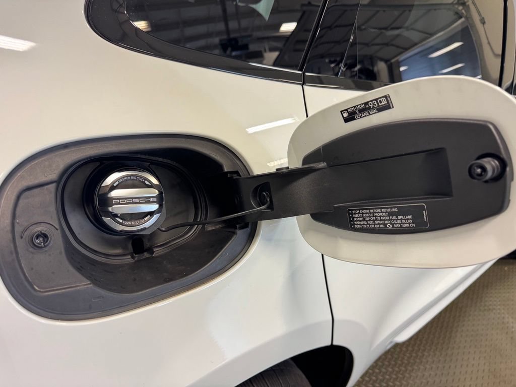 Certified 2025 Porsche Macan w/ Premium Package Plus AWD/4WD image 36