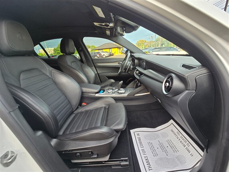 Used 2023 Alfa Romeo Stelvio Veloce AWD/4WD image 15