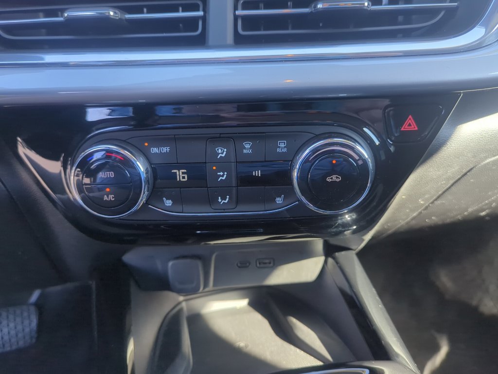 Certified 2024 Chevrolet Trax LT w/ Sunroof Package FWD image 17
