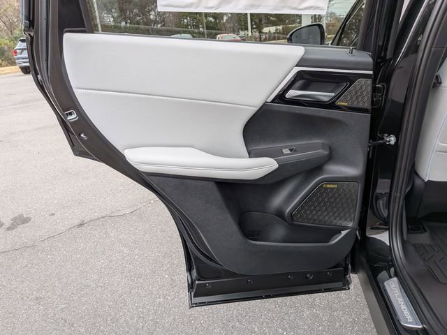 New 2025 Mitsubishi Outlander SE image 26