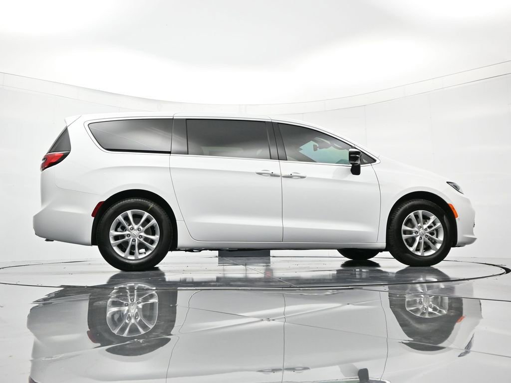 New 2026 Chrysler Pacifica Select image 38