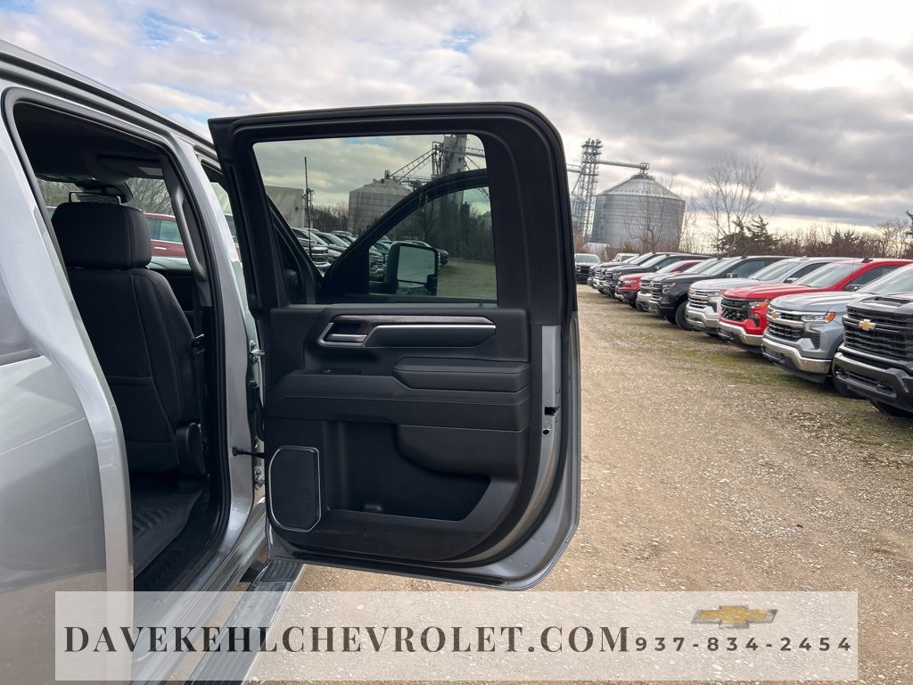 Used 2025 Chevrolet Silverado 3500 LTZ w/ LTZ Plus Package image 36