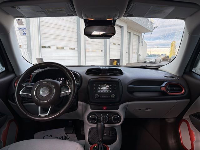 Used 2016 Jeep Renegade Latitude w/ Popular Equipment Group image 20