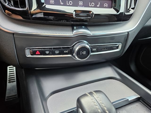 Used 2022 Volvo XC60 B5 R-Design w/ Protection Package Premier AWD/4WD image 24