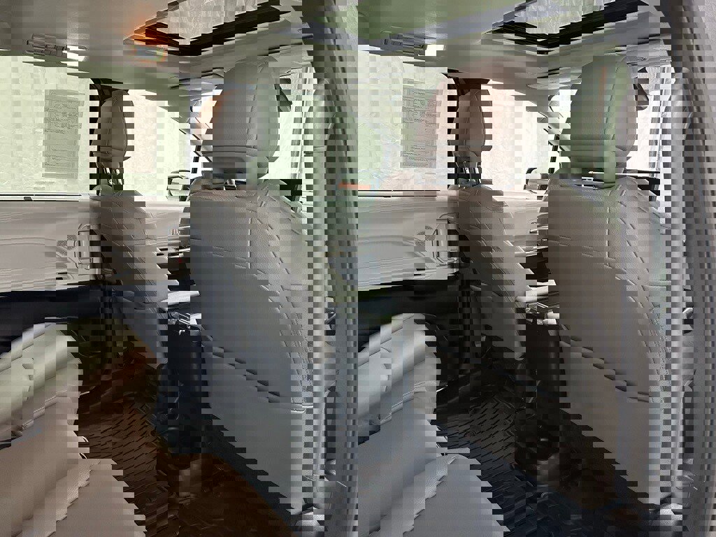 Used 2025 Toyota Sienna XLE image 58