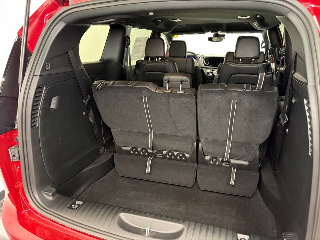 New 2026 Chrysler Pacifica Select AWD/4WD image 8