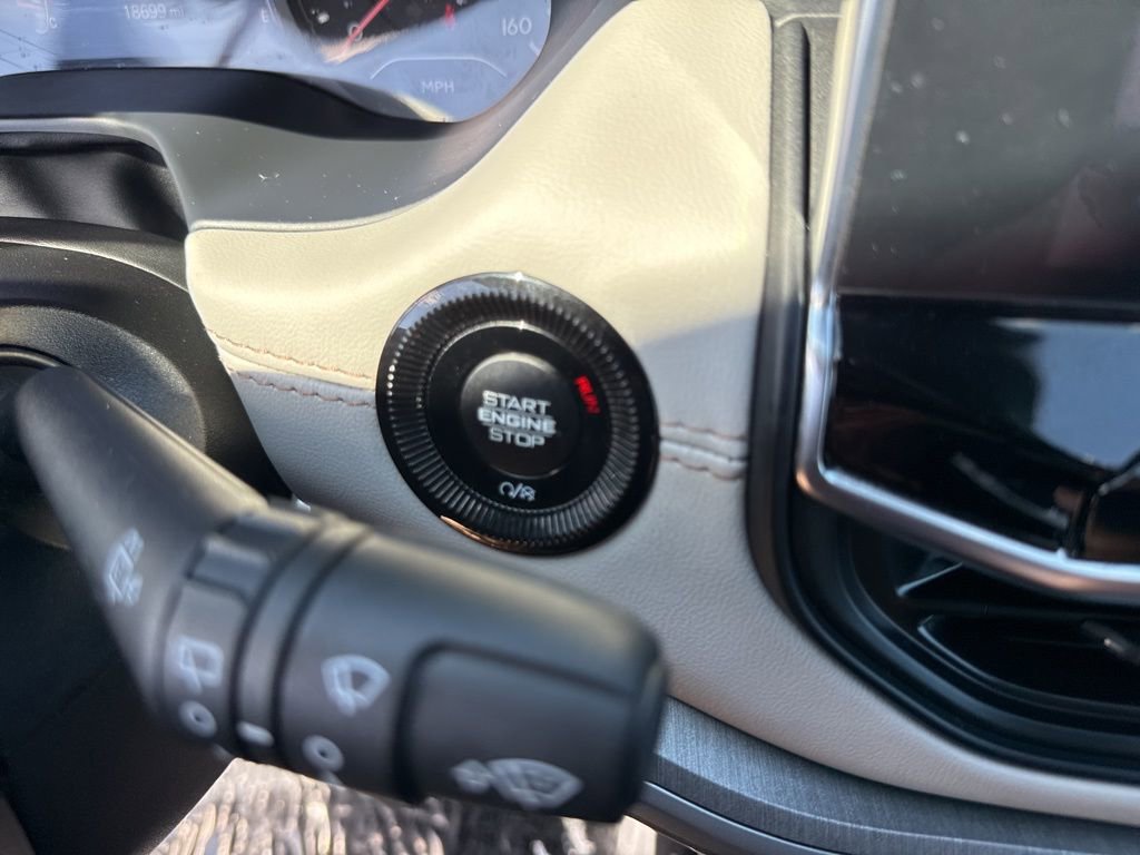 Certified 2025 Jeep Compass Limited image 14