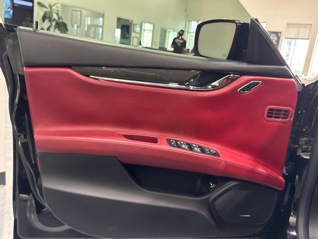 Used 2016 Maserati Quattroporte S image 32