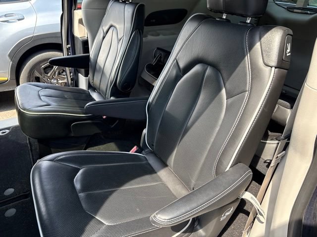 Used 2023 Chrysler Pacifica Limited FWD image 9