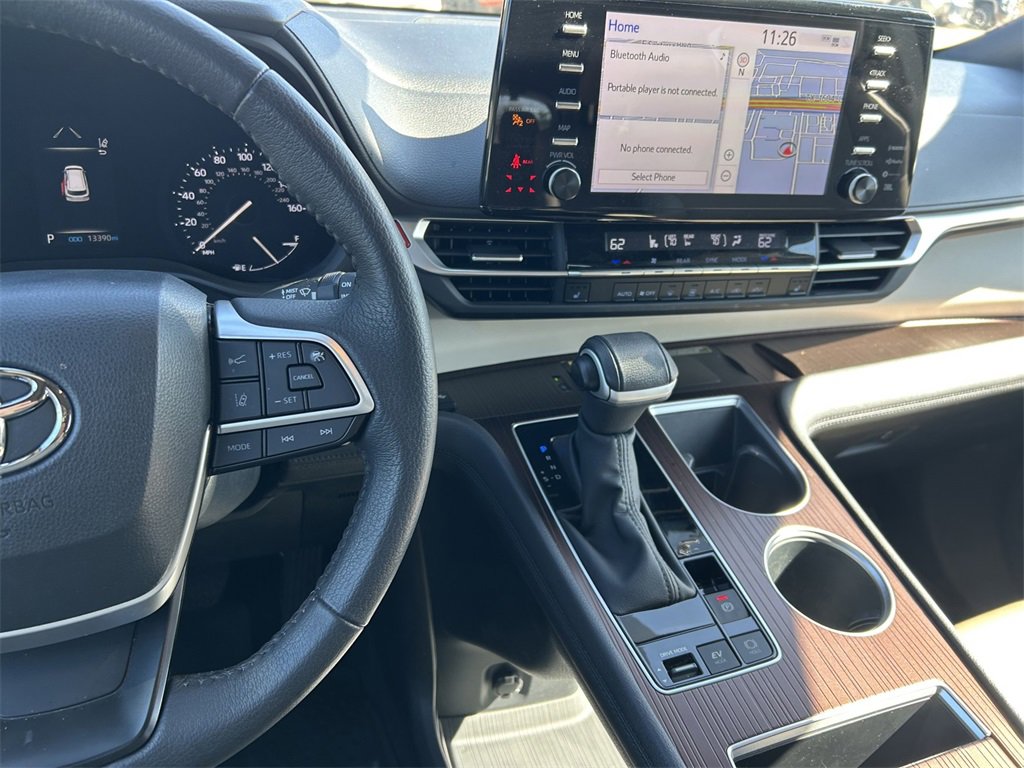 Used 2023 Toyota Sienna XLE image 20