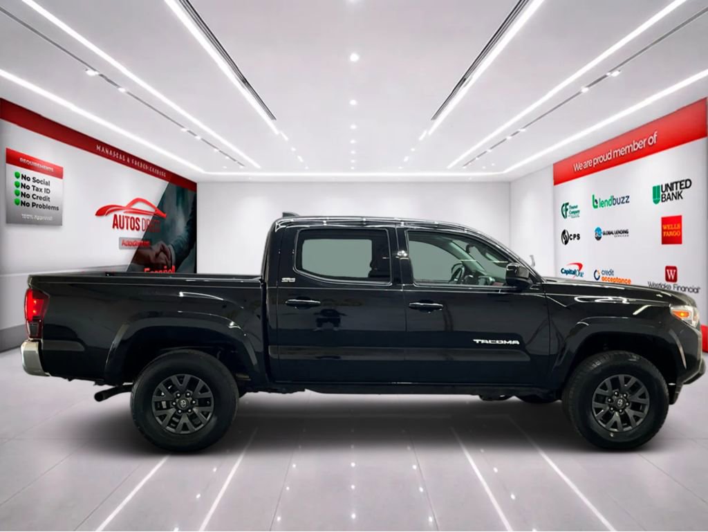 Used 2023 Toyota Tacoma SR5 AWD/4WD image 9