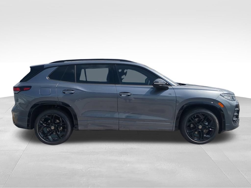 New 2026 Volkswagen Tiguan SE R-Line FWD video 3