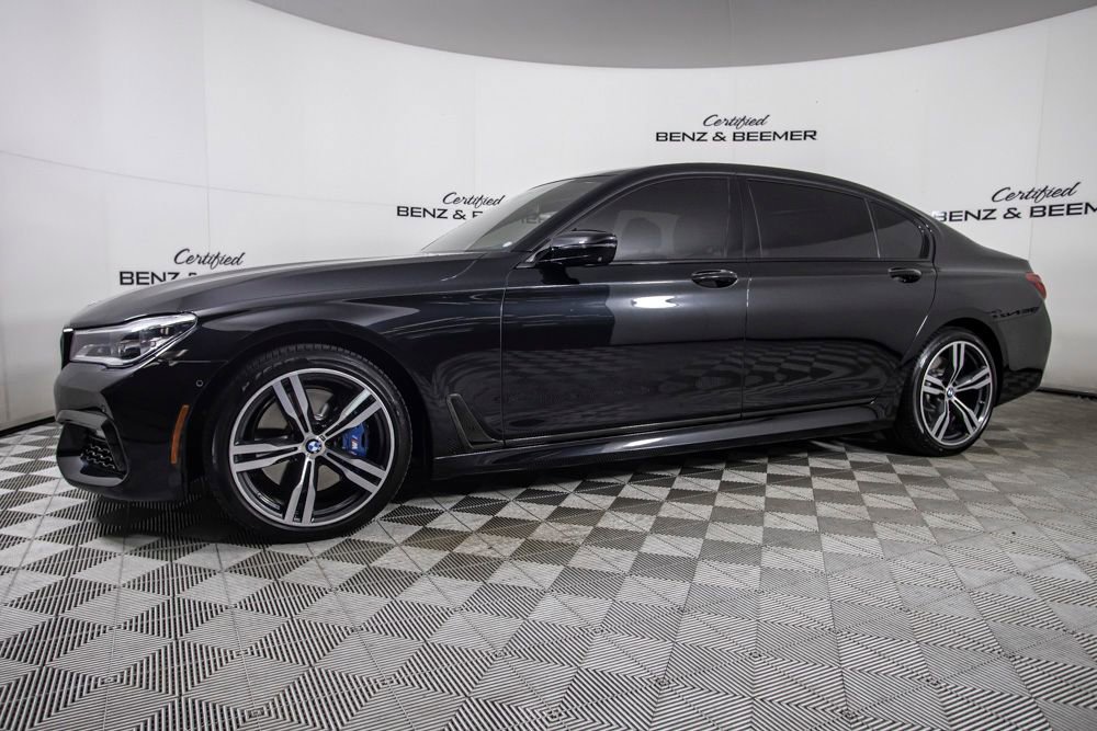 Used 2017 BMW 750i image 10