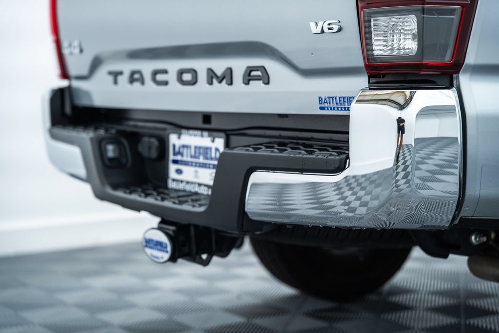 Certified 2022 Toyota Tacoma SR5 AWD/4WD image 8