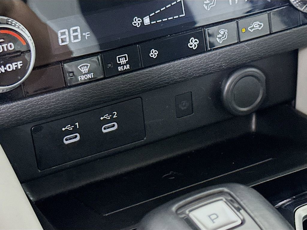 Used 2025 Mitsubishi Outlander SE FWD image 32