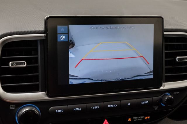 Used 2025 Hyundai Venue SEL FWD image 16