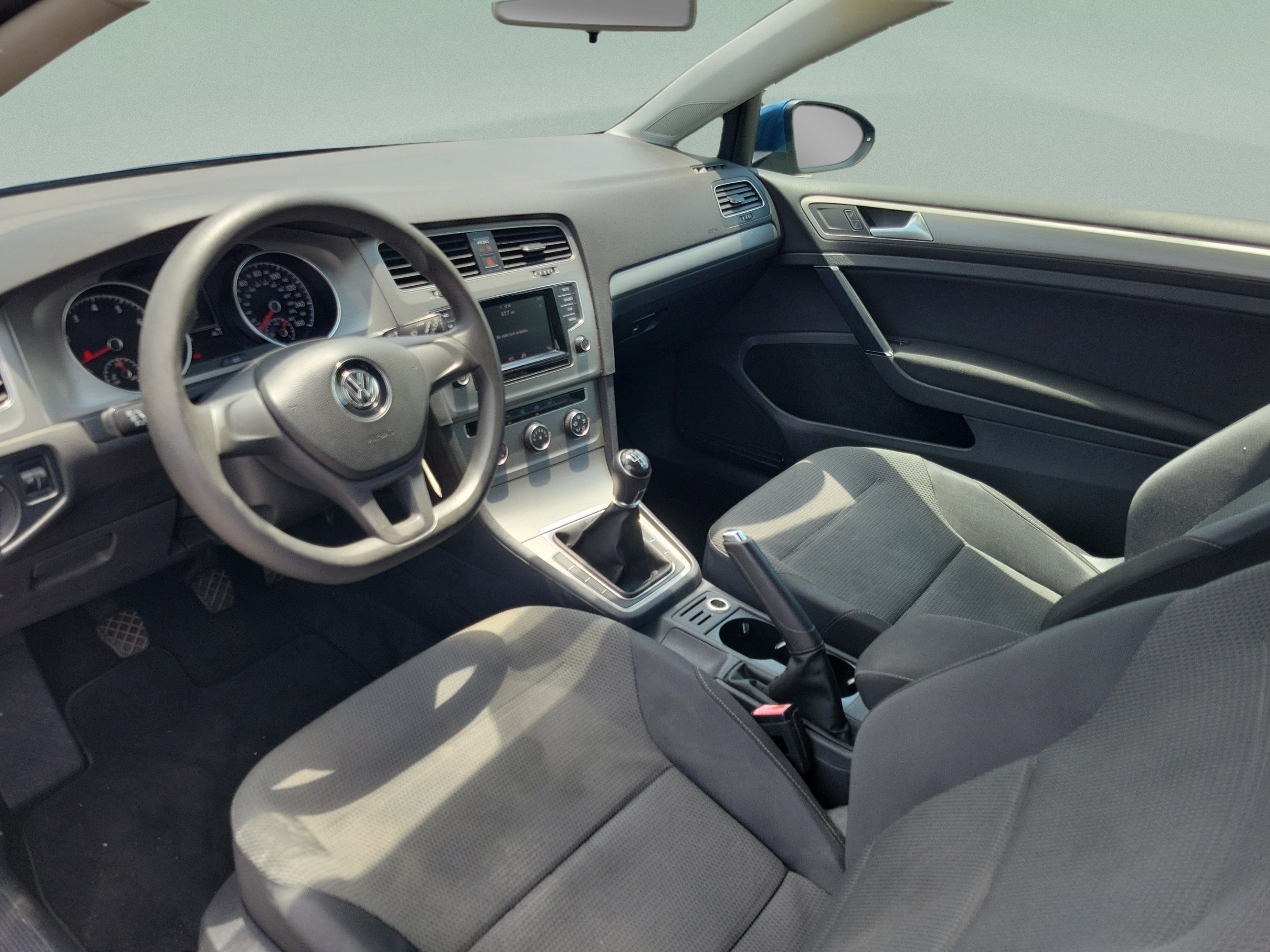 Used 2015 Volkswagen Golf S FWD image 16