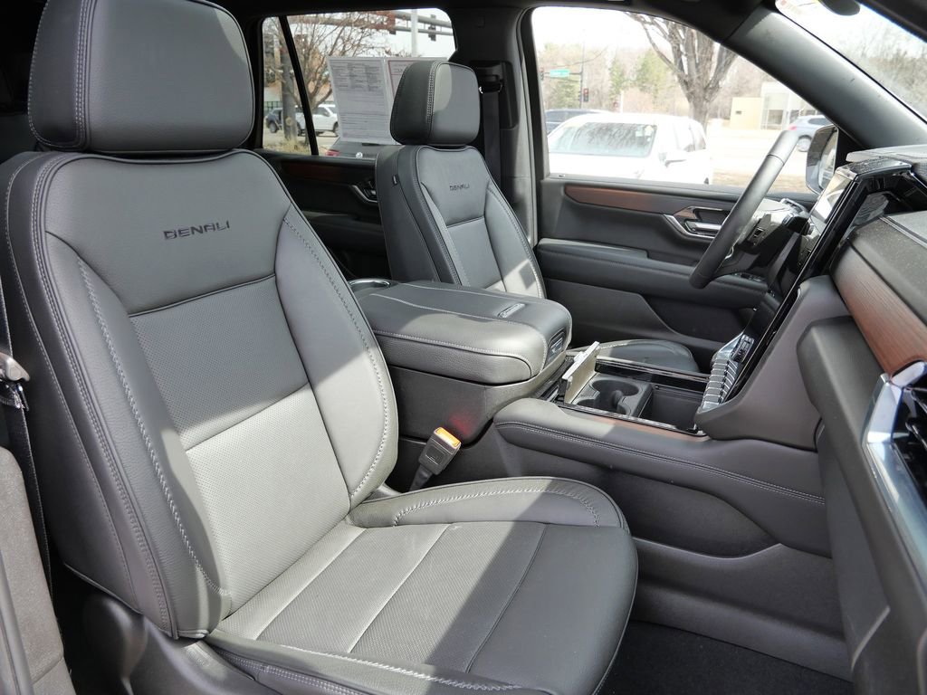 Used 2025 GMC Yukon Denali w/ Sun & Power Step Package image 18