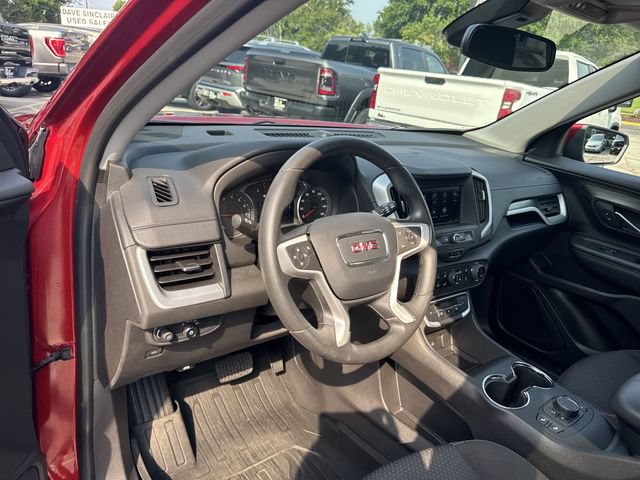 Used 2024 GMC Terrain SLE w/ Driver Convenience Package FWD image 10