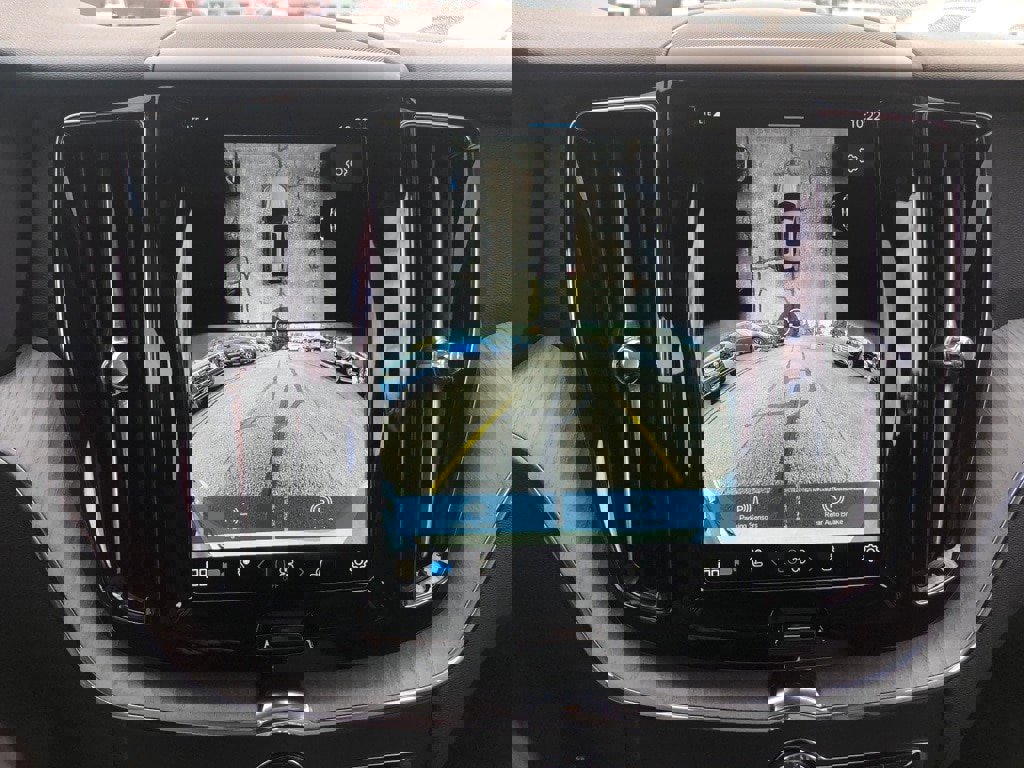 Used 2025 Volvo XC60 T8 Plus w/ Protection Package Premier image 25