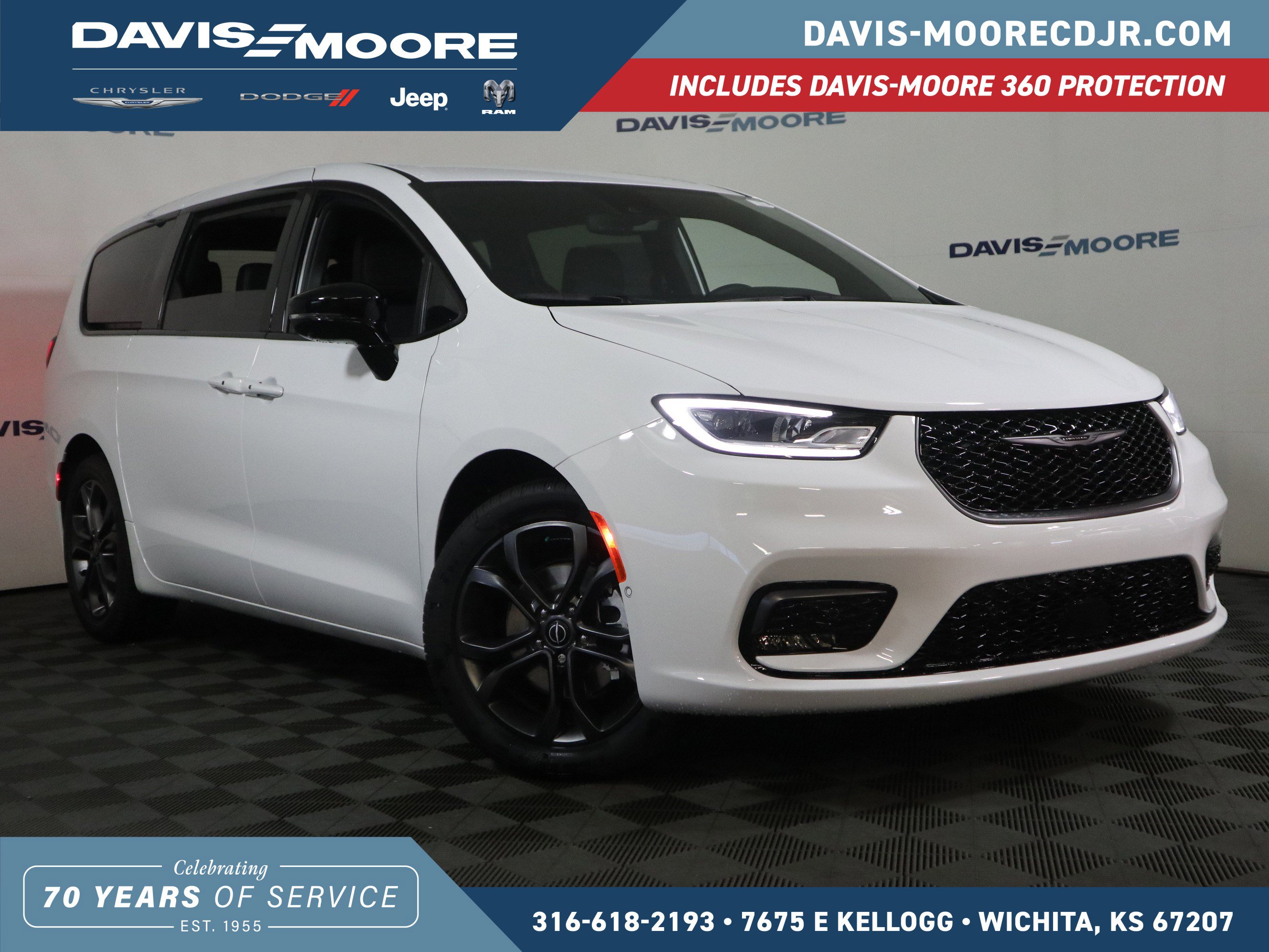 New 2026 Chrysler Pacifica Select