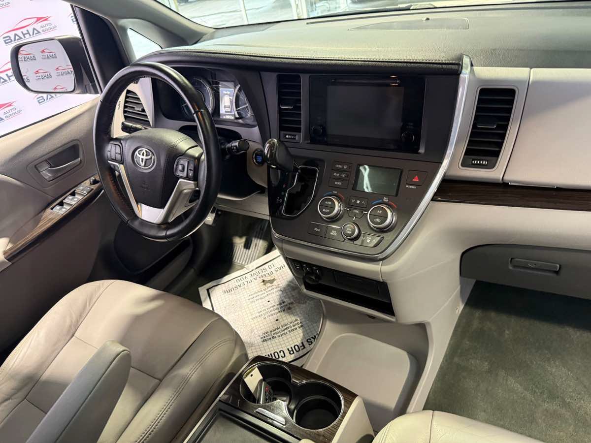 Used 2017 Toyota Sienna XLE w/ XLE Navigation Package AWD/4WD image 51