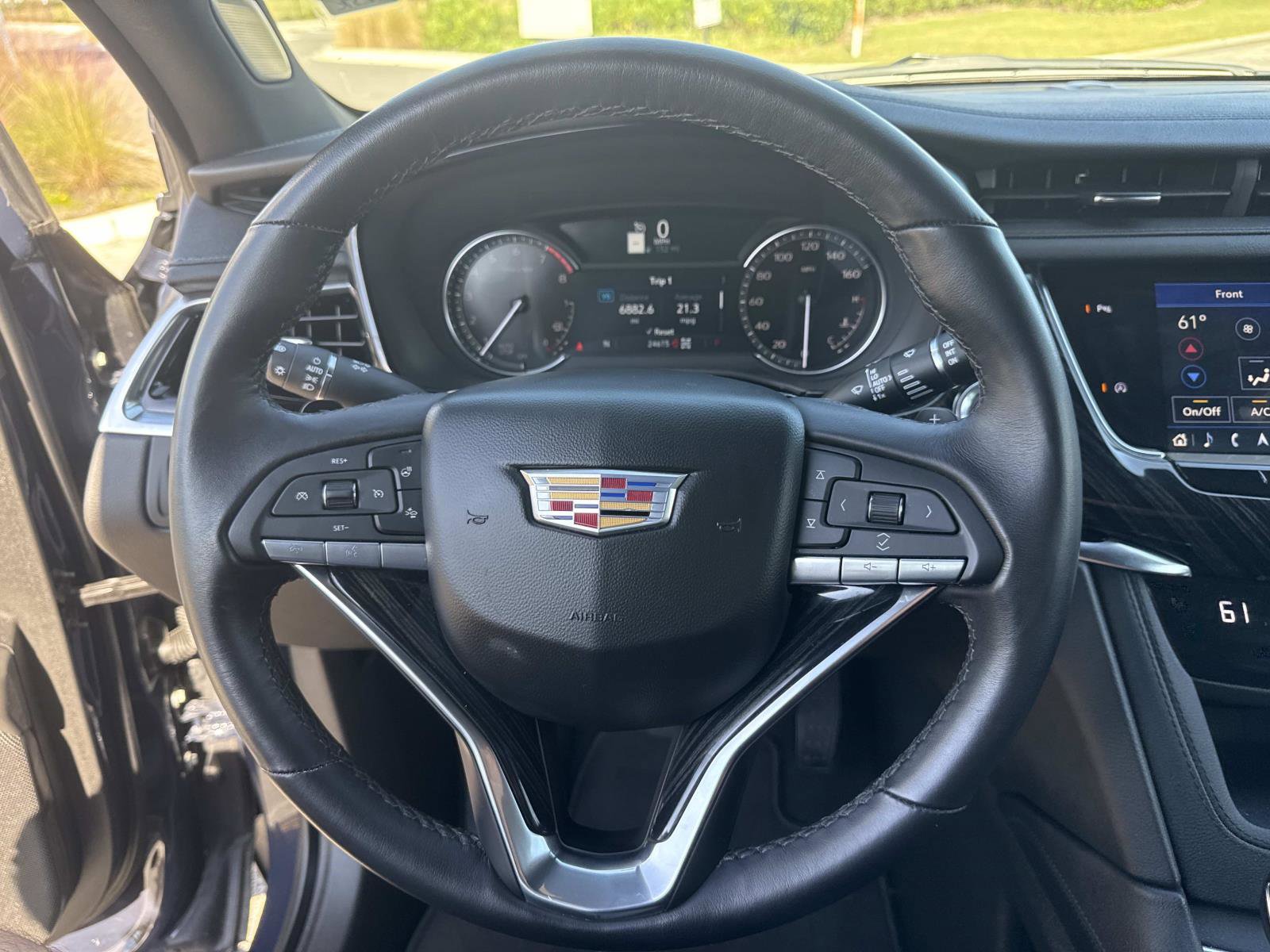 Used 2025 Cadillac XT6 Premium Luxury image 31