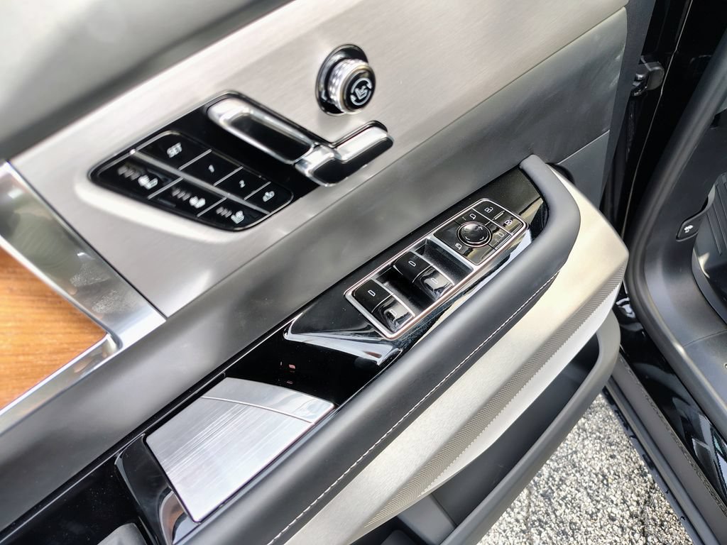 New 2027 Cadillac Vistiq Premium Luxury w/ LPO, Floor Liner Package AWD/4WD image 21