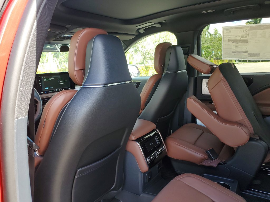 New 2026 Lincoln Aviator Reserve w/ Luxury Package RWD image 10