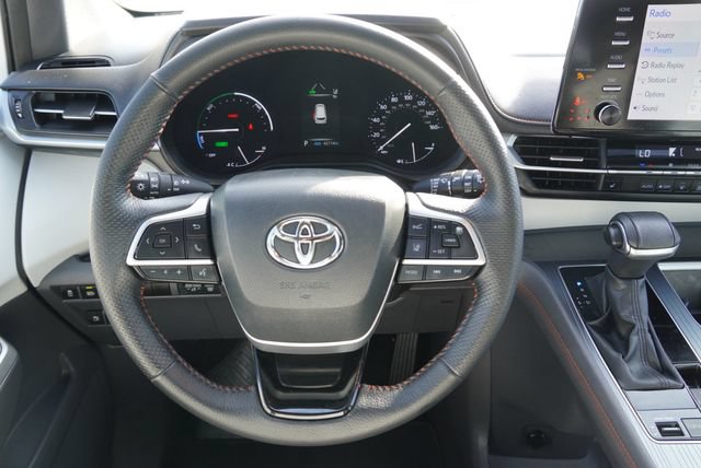 Used 2023 Toyota Sienna XSE FWD image 15