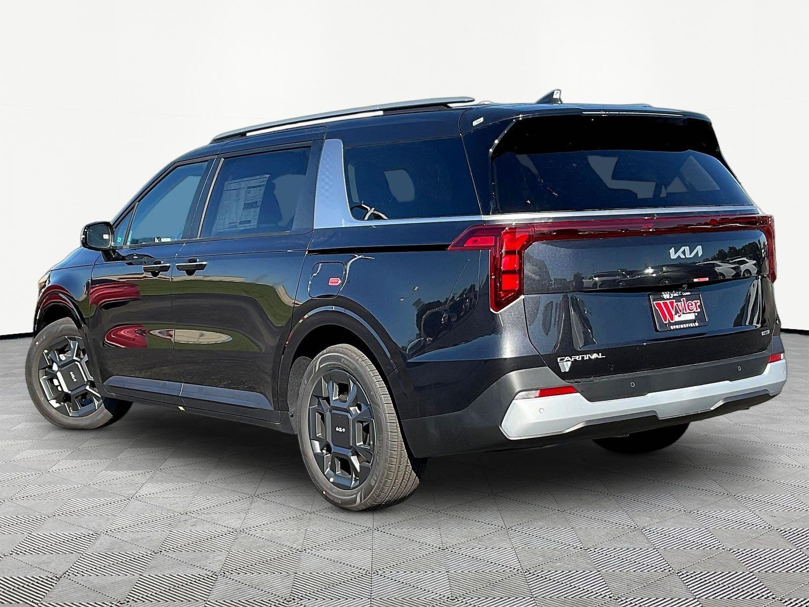 New 2027 Kia Carnival EX FWD image 4