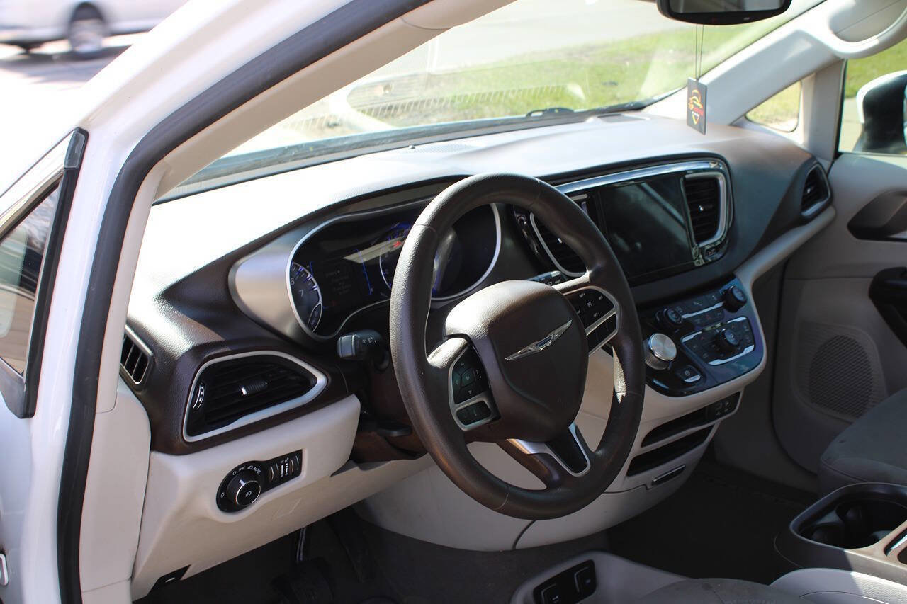 Used 2017 Chrysler Pacifica Touring Plus w/ Tire & Wheel Group image 50