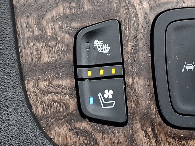 Used 2020 GMC Acadia Denali w/ Technology Package image 25