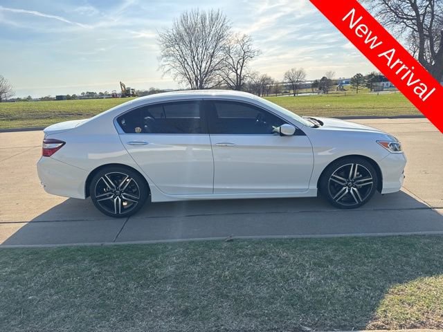 Used 2016 Honda Accord Sport image 2