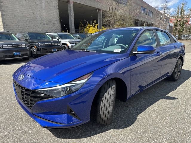 Used 2023 Hyundai Elantra SEL w/ Cargo Package image 3