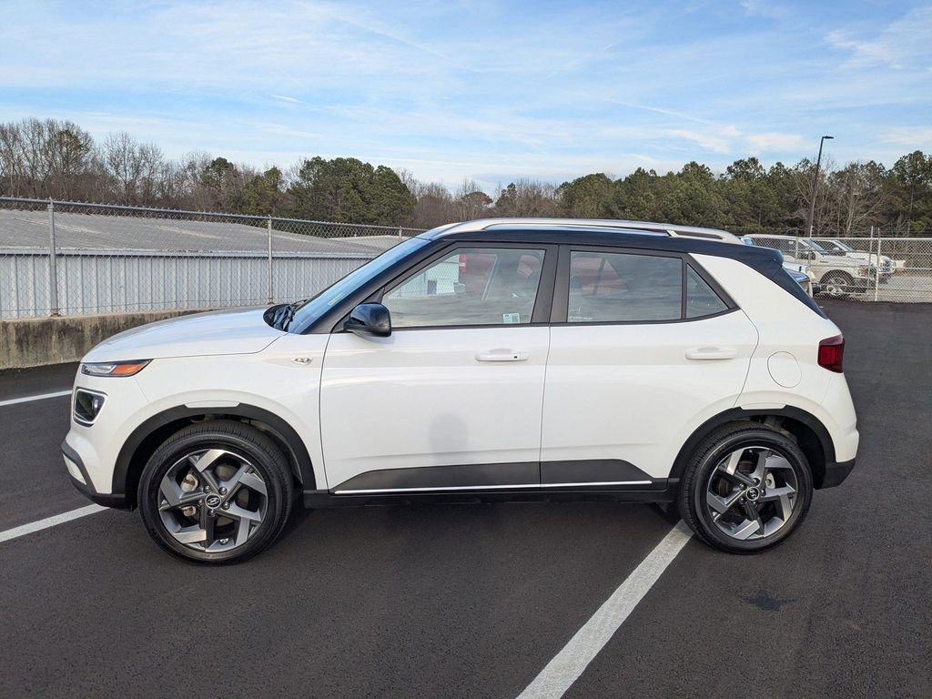 Used 2025 Hyundai Venue Limited image 11