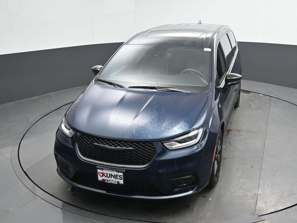 Used 2023 Chrysler Pacifica Limited w/ S Appearance Package FWD image 33