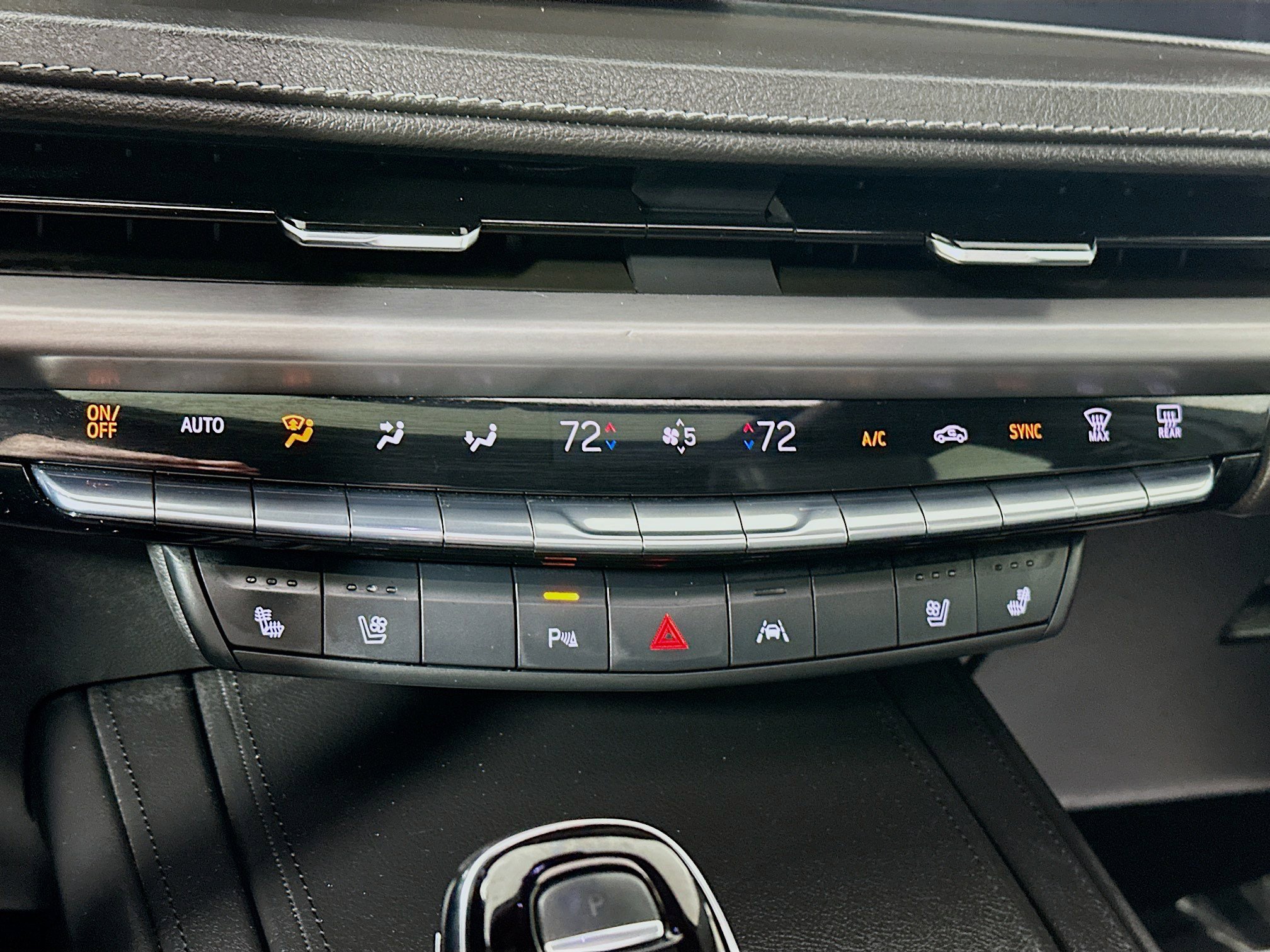 Used 2024 Cadillac XT4 Premium Luxury image 16