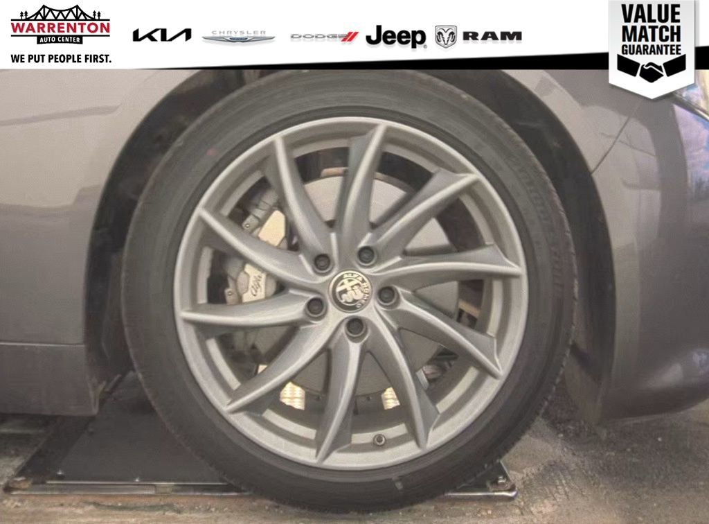Used 2024 Alfa Romeo Giulia Ti AWD/4WD image 15