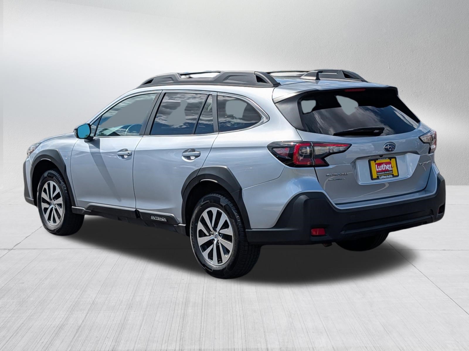 Used 2023 Subaru Outback Premium AWD/4WD image 5