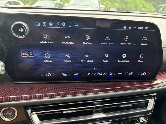 Used 2025 Chevrolet Traverse Z71 w/ LPO, Floor Liner Package AWD/4WD image 16