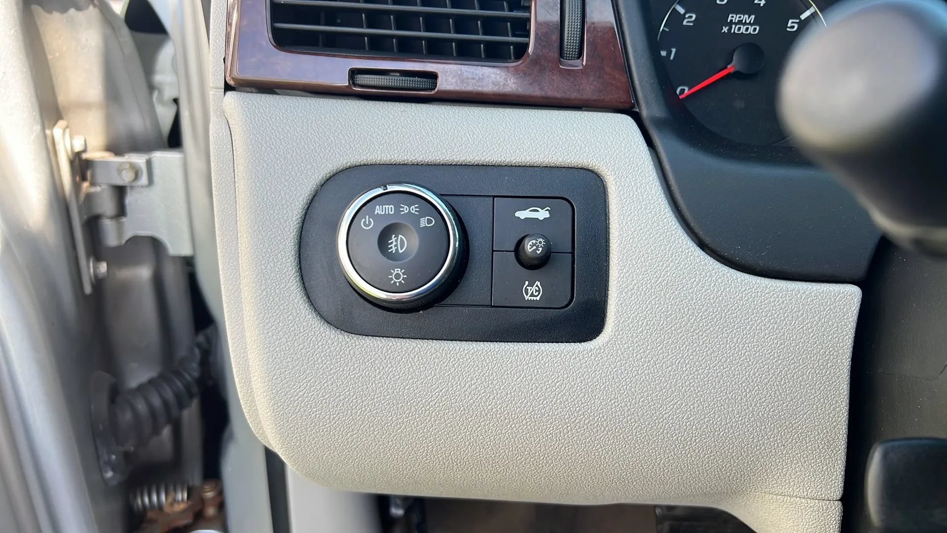 Used 2011 Chevrolet Impala LT FWD image 25